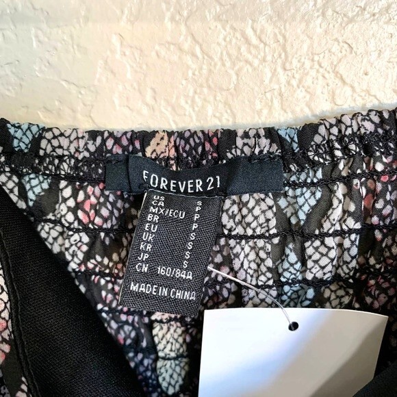 FOREVER 21 crop top black Multicolor geometric long sleeve smock blouse size S - Picture 3 of 9